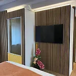 Rose Bed & Breakfast 3*