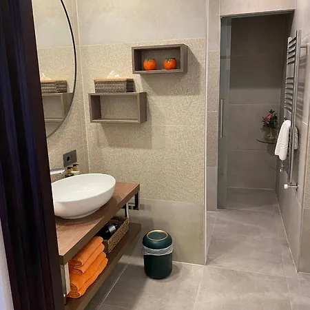 Oda ve Kahvaltı Rose 4*