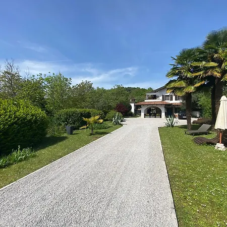 Rose Bed & Breakfast 4*